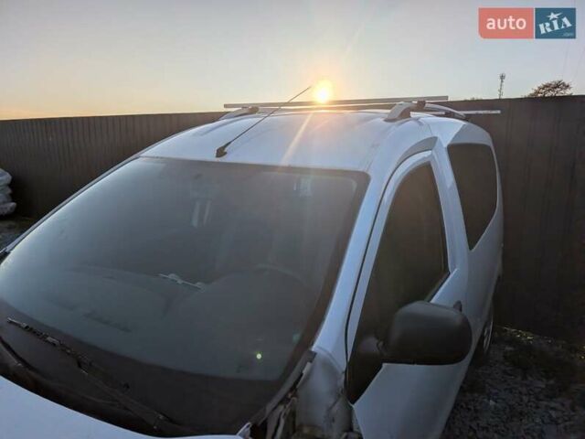 Белый Дачия Доккер, объемом двигателя 1.6 л и пробегом 220 тыс. км за 3200 $, фото 4 на Automoto.ua