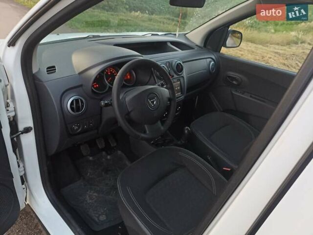 Белый Дачия Доккер, объемом двигателя 1.5 л и пробегом 240 тыс. км за 9300 $, фото 2 на Automoto.ua