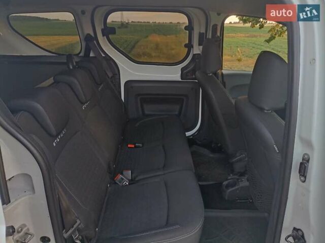 Белый Дачия Доккер, объемом двигателя 1.5 л и пробегом 240 тыс. км за 9300 $, фото 6 на Automoto.ua