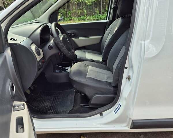 Белый Дачия Доккер, объемом двигателя 1.6 л и пробегом 227 тыс. км за 6200 $, фото 4 на Automoto.ua