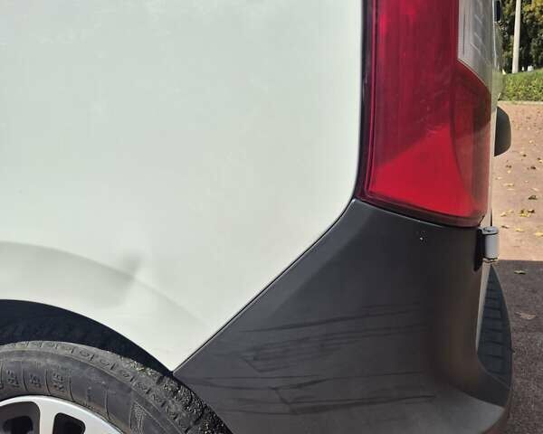 Белый Дачия Доккер, объемом двигателя 1.6 л и пробегом 227 тыс. км за 6200 $, фото 18 на Automoto.ua