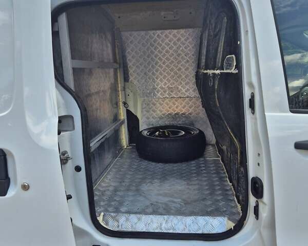 Белый Дачия Доккер, объемом двигателя 1.6 л и пробегом 227 тыс. км за 6200 $, фото 8 на Automoto.ua