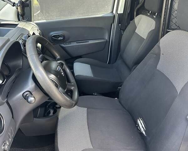 Дачия Доккер 2017 в Черновцах на Automoto.ua Белый Дачия Доккер, объемом двигателя 1.46 л и пробегом 235 тыс. км за 5000 $, фото 6 на Automoto.ua