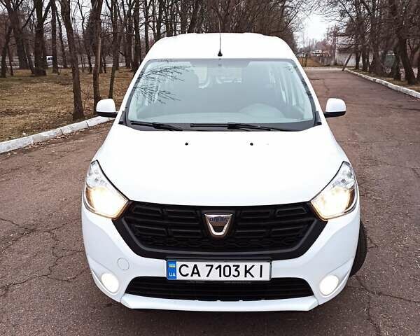 Белый Дачия Доккер, объемом двигателя 1.6 л и пробегом 207 тыс. км за 9750 $, фото 1 на Automoto.ua