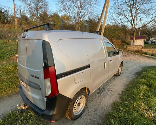 Дачия Доккер 2015 в Черновцах на Automoto.ua Серый Дачия Доккер, объемом двигателя 1.5 л и пробегом 210 тыс. км за 4600 $, фото 9 на Automoto.ua
