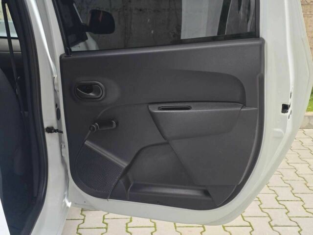 Білий Дачія Інша, об'ємом двигуна 1.6 л та пробігом 98 тис. км за 7999 $, фото 18 на Automoto.ua