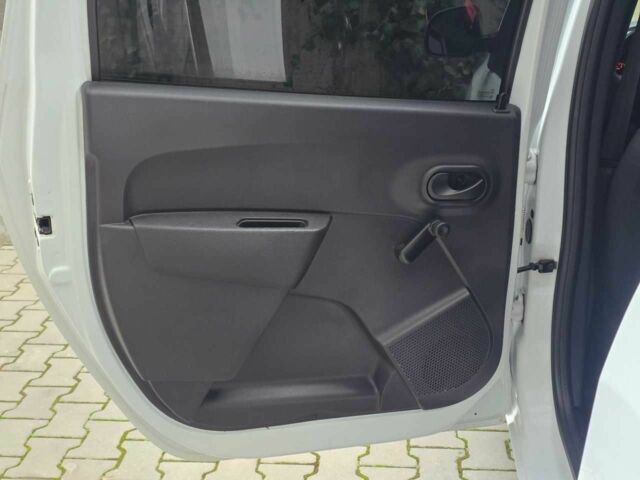 Білий Дачія Інша, об'ємом двигуна 1.6 л та пробігом 98 тис. км за 7999 $, фото 23 на Automoto.ua