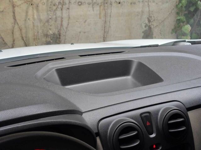 Білий Дачія Інша, об'ємом двигуна 1.6 л та пробігом 98 тис. км за 7999 $, фото 9 на Automoto.ua