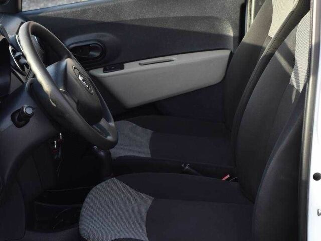 Белый Дачия Другая, объемом двигателя 1.6 л и пробегом 170 тыс. км за 7499 $, фото 6 на Automoto.ua