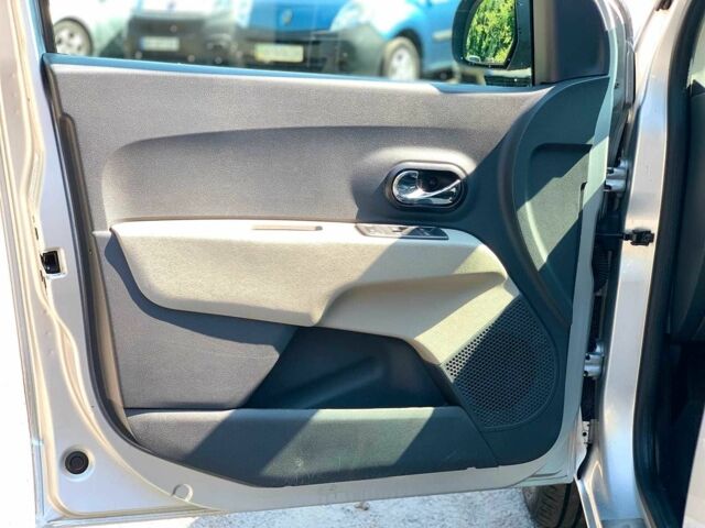 Дачия Другая 2012 в Виннице на Automoto.ua Серый Дачия Другая, объемом двигателя 1.5 л и пробегом 305 тыс. км за 6940 $, фото 11 на Automoto.ua