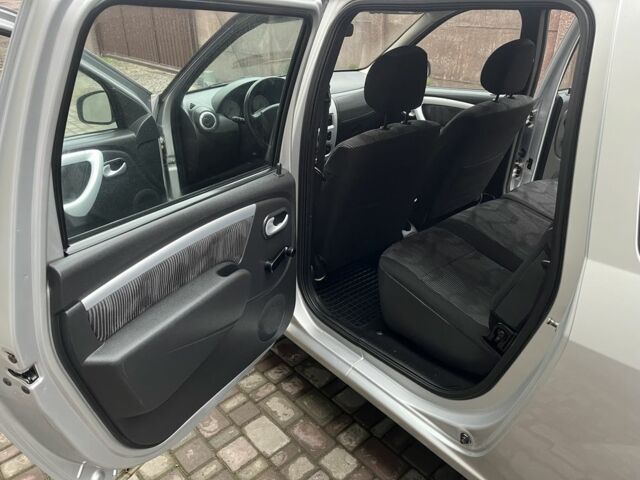 Серый Дачия Другая, объемом двигателя 1.6 л и пробегом 96 тыс. км за 6200 $, фото 16 на Automoto.ua