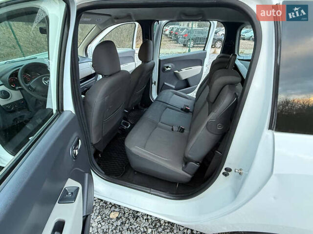 Белый Дачия Лоджи, объемом двигателя 1.6 л и пробегом 220 тыс. км за 5750 $, фото 52 на Automoto.ua