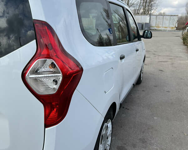 Білий Дачія Лоджі, об'ємом двигуна 1.46 л та пробігом 200 тис. км за 7500 $, фото 7 на Automoto.ua