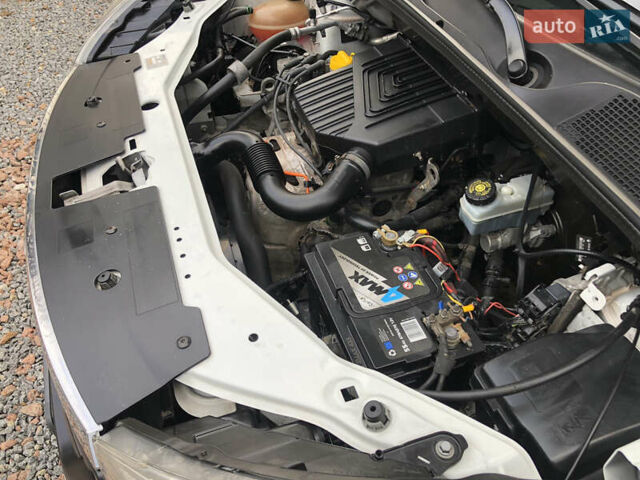 Белый Дачия Лоджи, объемом двигателя 1.6 л и пробегом 220 тыс. км за 5750 $, фото 43 на Automoto.ua