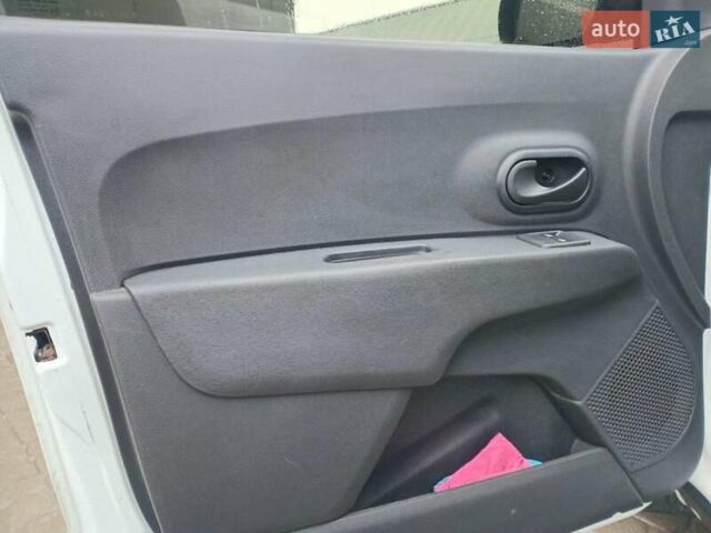 Дачия Лоджи 2015 в Львове на Automoto.ua Белый Дачия Лоджи, объемом двигателя 1.5 л и пробегом 134 тыс. км за 8990 $, фото 23 на Automoto.ua