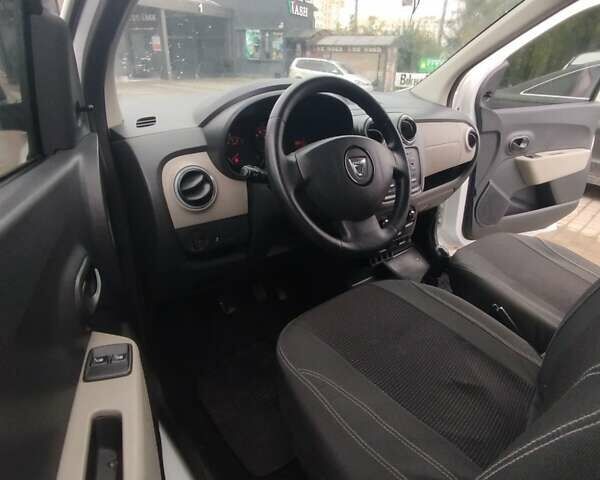 Дачия Лоджи 2016 в Каменце-Подольском на Automoto.ua Белый Дачия Лоджи, объемом двигателя 1.6 л и пробегом 176 тыс. км за 8900 $, фото 10 на Automoto.ua