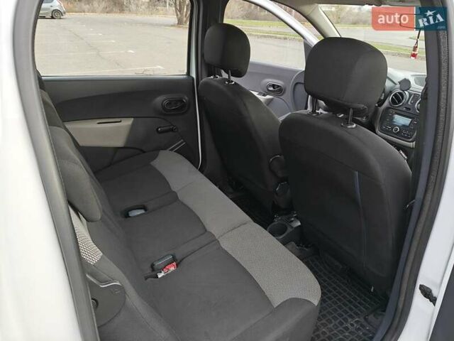 Белый Дачия Лоджи, объемом двигателя 1.6 л и пробегом 170 тыс. км за 7500 $, фото 13 на Automoto.ua