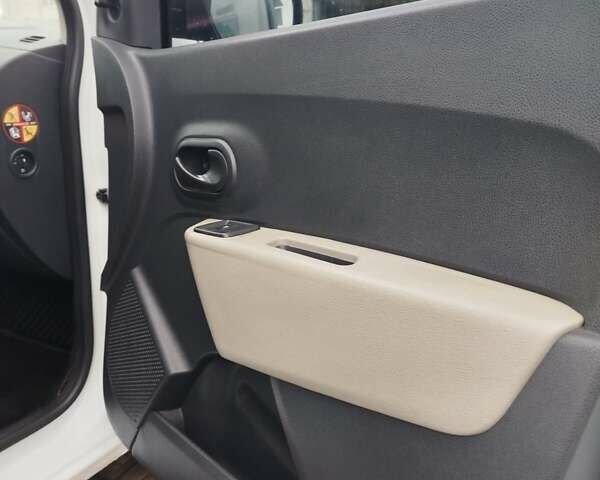 Дачия Лоджи 2016 в Каменце-Подольском на Automoto.ua Белый Дачия Лоджи, объемом двигателя 1.6 л и пробегом 176 тыс. км за 8900 $, фото 13 на Automoto.ua