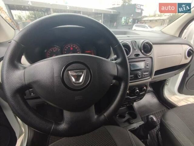Дачия Лоджи 2016 в Каменце-Подольском на Automoto.ua Белый Дачия Лоджи, объемом двигателя 1.6 л и пробегом 176 тыс. км за 8900 $, фото 7 на Automoto.ua