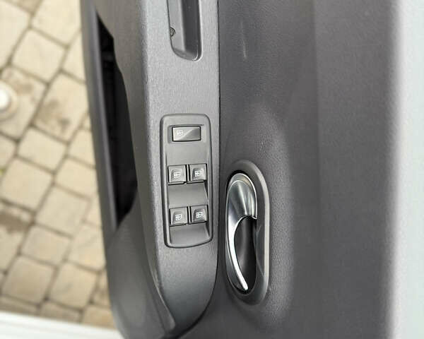 Белый Дачия Лоджи, объемом двигателя 1.6 л и пробегом 135 тыс. км за 7999 $, фото 11 на Automoto.ua