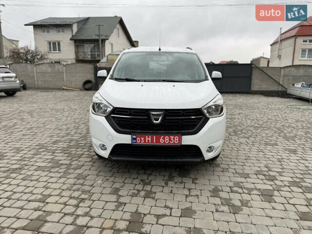 Белый Дачия Лоджи, объемом двигателя 1.6 л и пробегом 135 тыс. км за 7999 $, фото 1 на Automoto.ua