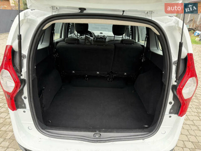 Белый Дачия Лоджи, объемом двигателя 1.6 л и пробегом 135 тыс. км за 7999 $, фото 7 на Automoto.ua