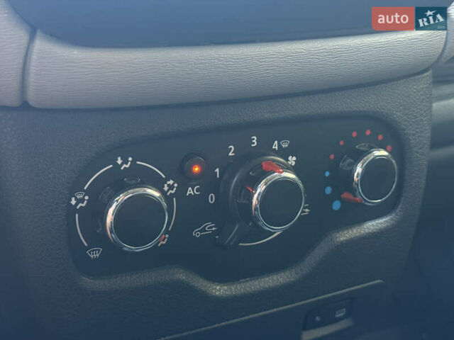 Черный Дачия Лоджи, объемом двигателя 1.5 л и пробегом 286 тыс. км за 7000 $, фото 6 на Automoto.ua