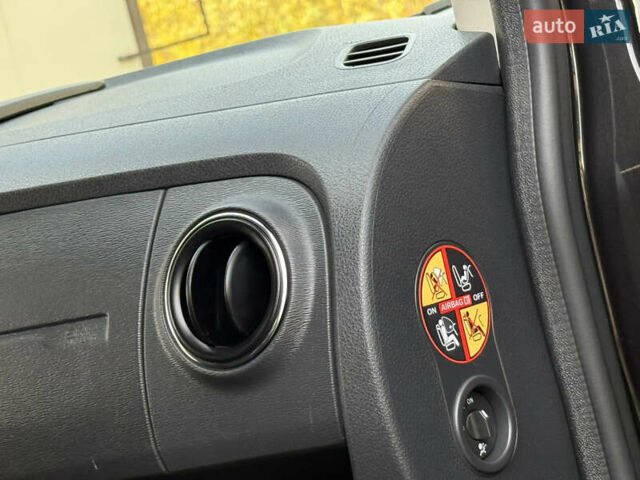 Дачія Лоджі 2018 у Дрогобичі на Automoto.ua Чорний Дачія Лоджі, об'ємом двигуна 1.6 л та пробігом 98 тис. км за 9750 $, фото 61 на Automoto.ua