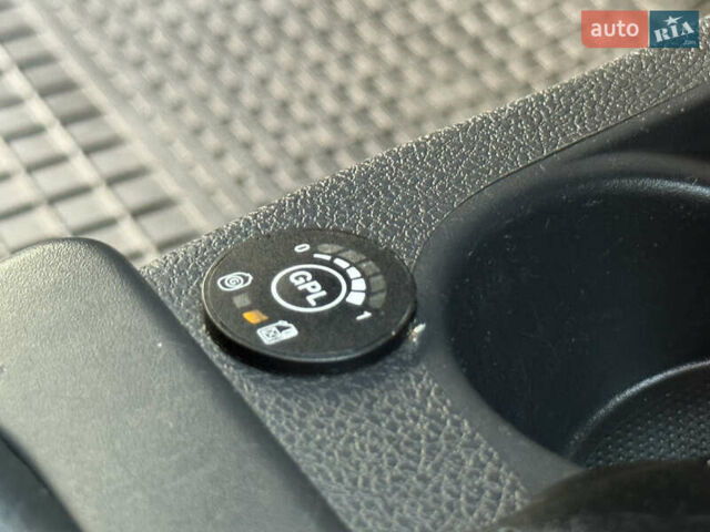 Дачія Лоджі 2018 у Дрогобичі на Automoto.ua Чорний Дачія Лоджі, об'ємом двигуна 1.6 л та пробігом 98 тис. км за 9750 $, фото 65 на Automoto.ua