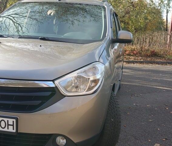 Дачия Лоджи 2012 в Черновцах на Automoto.ua Коричневый Дачия Лоджи, объемом двигателя 1.6 л и пробегом 249 тыс. км за 7563 $, фото 1 на Automoto.ua