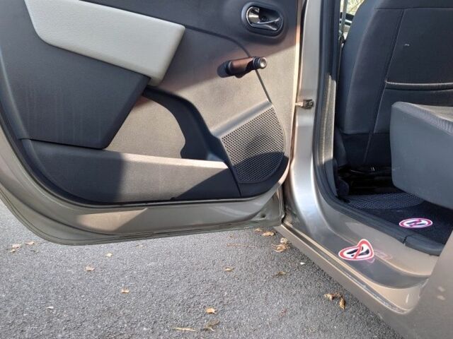 Дачия Лоджи 2012 в Черновцах на Automoto.ua Коричневый Дачия Лоджи, объемом двигателя 1.6 л и пробегом 249 тыс. км за 7563 $, фото 14 на Automoto.ua