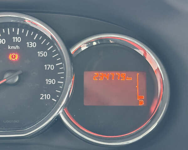 Дачія Лоджі, об'ємом двигуна 1.6 л та пробігом 235 тис. км за 7450 $, фото 16 на Automoto.ua