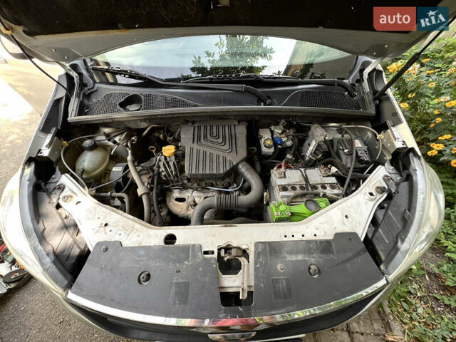 Серый Дачия Лоджи, объемом двигателя 1.6 л и пробегом 169 тыс. км за 7800 $, фото 19 на Automoto.ua