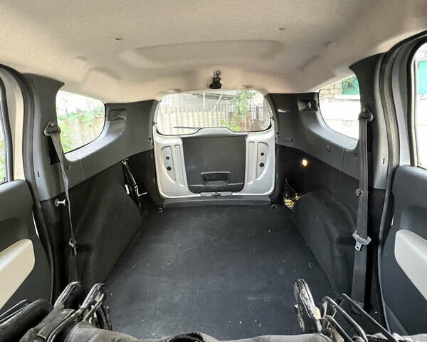 Серый Дачия Лоджи, объемом двигателя 1.6 л и пробегом 169 тыс. км за 7800 $, фото 21 на Automoto.ua