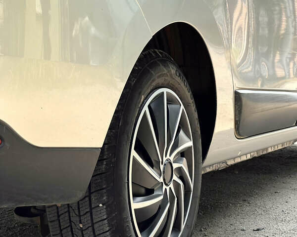 Серый Дачия Лоджи, объемом двигателя 1.6 л и пробегом 169 тыс. км за 7800 $, фото 13 на Automoto.ua