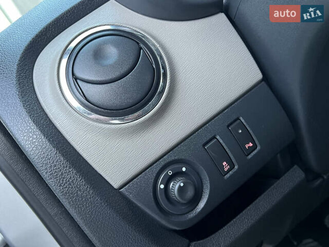 Серый Дачия Лоджи, объемом двигателя 1.5 л и пробегом 182 тыс. км за 7950 $, фото 53 на Automoto.ua