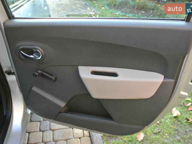 Серый Дачия Лоджи, объемом двигателя 1.5 л и пробегом 238 тыс. км за 8800 $, фото 16 на Automoto.ua