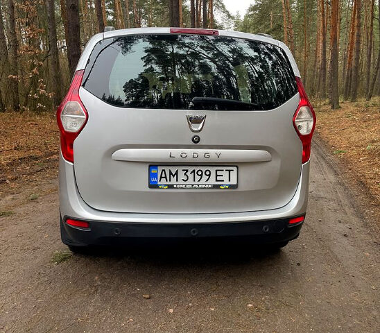 Серый Дачия Лоджи, объемом двигателя 1.2 л и пробегом 250 тыс. км за 6600 $, фото 4 на Automoto.ua