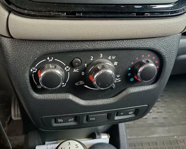 Серый Дачия Лоджи, объемом двигателя 1.6 л и пробегом 240 тыс. км за 6500 $, фото 5 на Automoto.ua