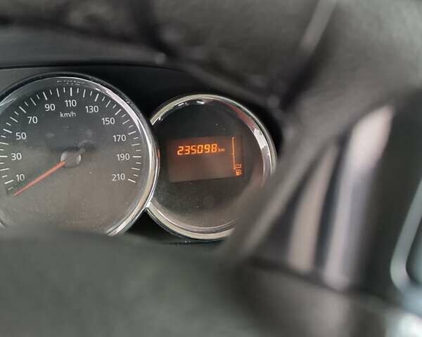 Серый Дачия Лоджи, объемом двигателя 1.6 л и пробегом 240 тыс. км за 6500 $, фото 8 на Automoto.ua