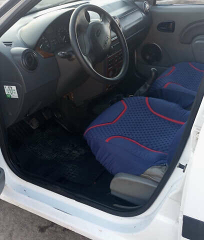 Белый Дачия Логан МСВ, объемом двигателя 1.6 л и пробегом 320 тыс. км за 4999 $, фото 7 на Automoto.ua