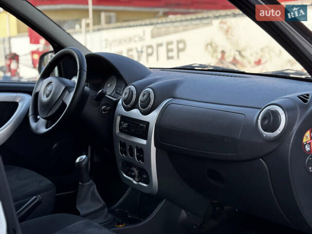 Белый Дачия Логан МСВ, объемом двигателя 1.6 л и пробегом 146 тыс. км за 6099 $, фото 30 на Automoto.ua