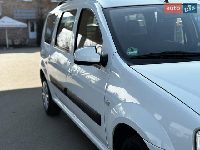 Белый Дачия Логан МСВ, объемом двигателя 1.6 л и пробегом 146 тыс. км за 6099 $, фото 15 на Automoto.ua