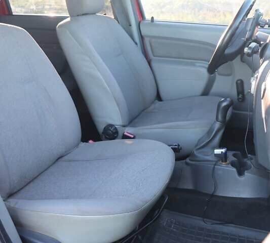 Червоний Дачія Логан МСВ, об'ємом двигуна 1.39 л та пробігом 260 тис. км за 5200 $, фото 16 на Automoto.ua