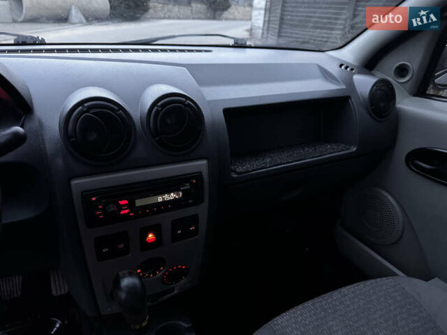 Серый Дачия Логан МСВ, объемом двигателя 1.6 л и пробегом 170 тыс. км за 3200 $, фото 16 на Automoto.ua