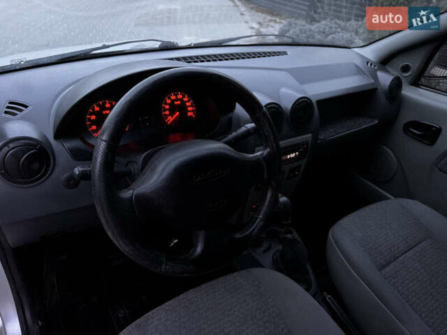 Серый Дачия Логан МСВ, объемом двигателя 1.6 л и пробегом 170 тыс. км за 3200 $, фото 14 на Automoto.ua