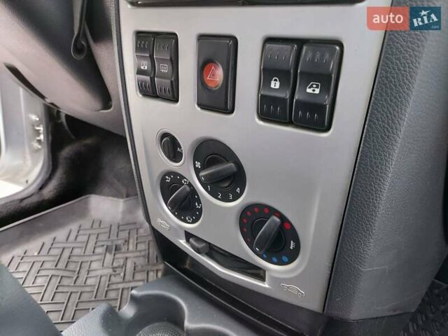 Серый Дачия Логан МСВ, объемом двигателя 1.5 л и пробегом 191 тыс. км за 4100 $, фото 13 на Automoto.ua