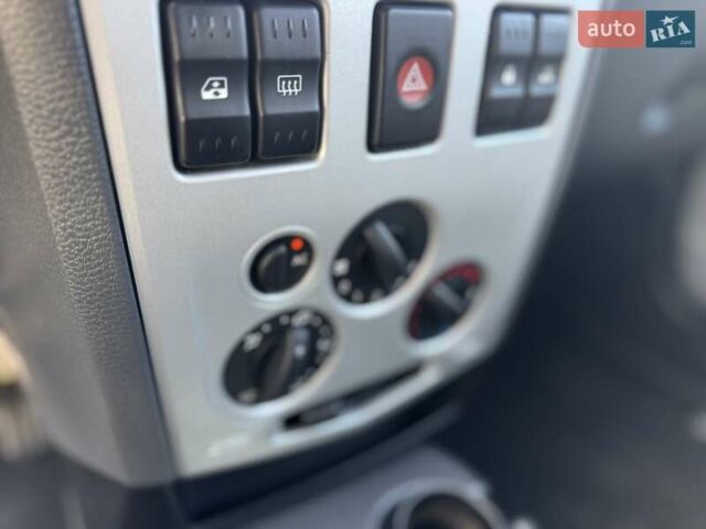Серый Дачия Логан МСВ, объемом двигателя 1.6 л и пробегом 232 тыс. км за 5600 $, фото 13 на Automoto.ua