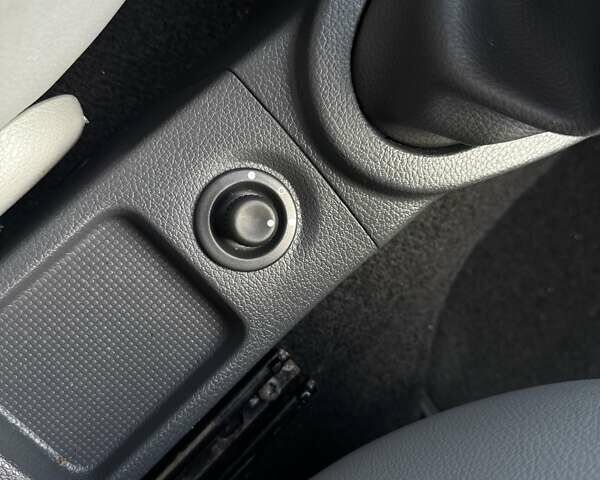 Серый Дачия Логан МСВ, объемом двигателя 1.6 л и пробегом 232 тыс. км за 5600 $, фото 12 на Automoto.ua