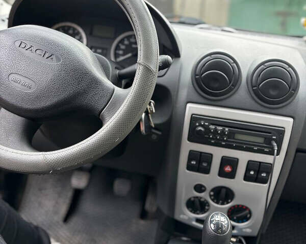 Сірий Дачія Логан МСВ, об'ємом двигуна 1.6 л та пробігом 210 тис. км за 5000 $, фото 9 на Automoto.ua